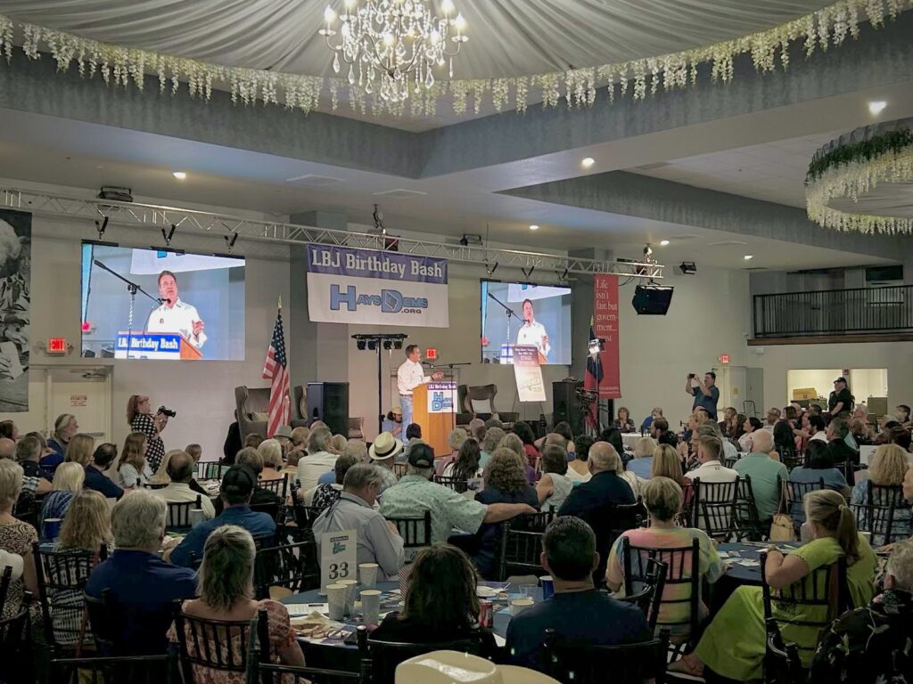 Senator Gutierrez delivered the keynote address to a packed house at the Hays County Democratic Party’s LBJ Dinner.
